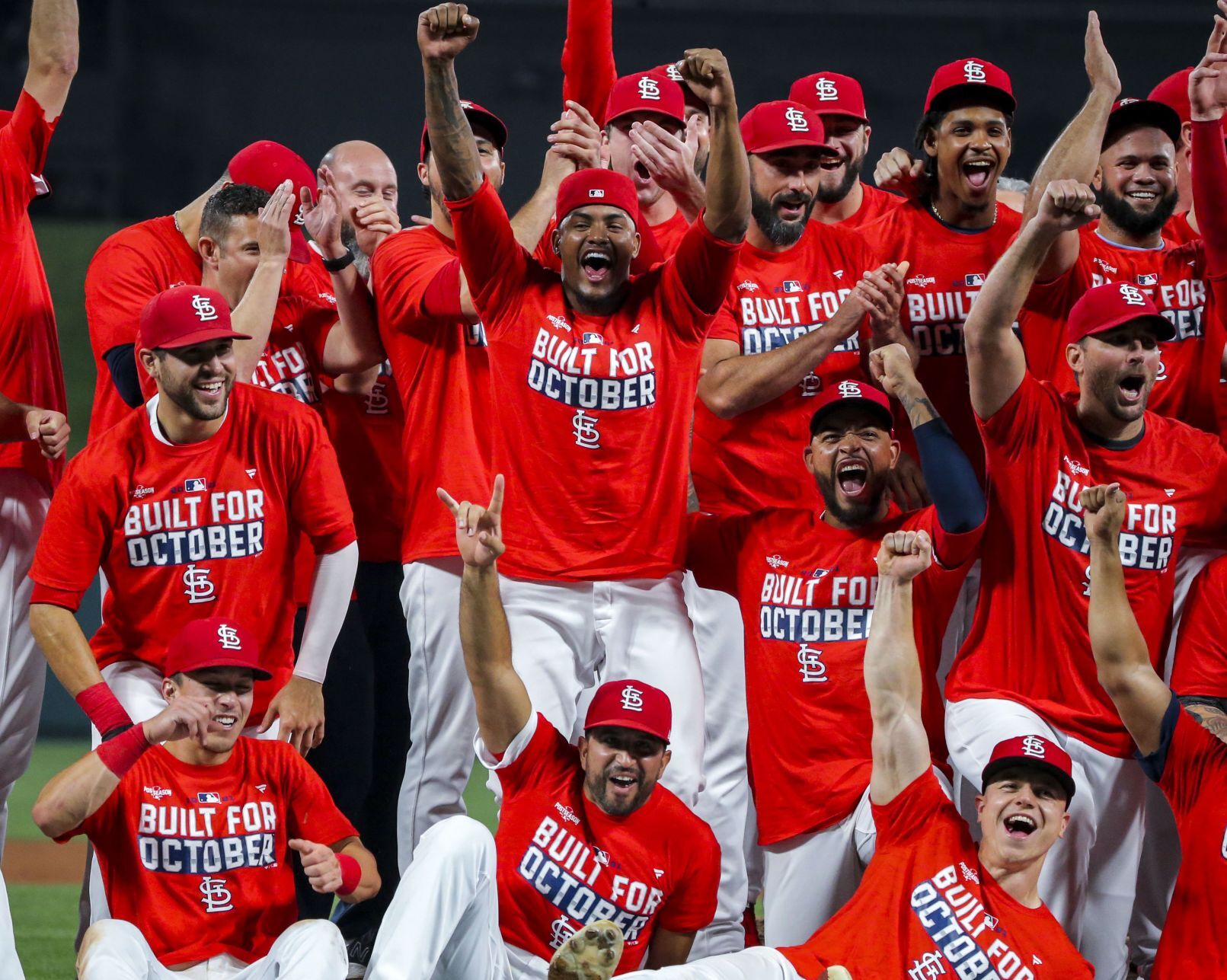 Cardinals clinch wildcard with 17th consecutive win